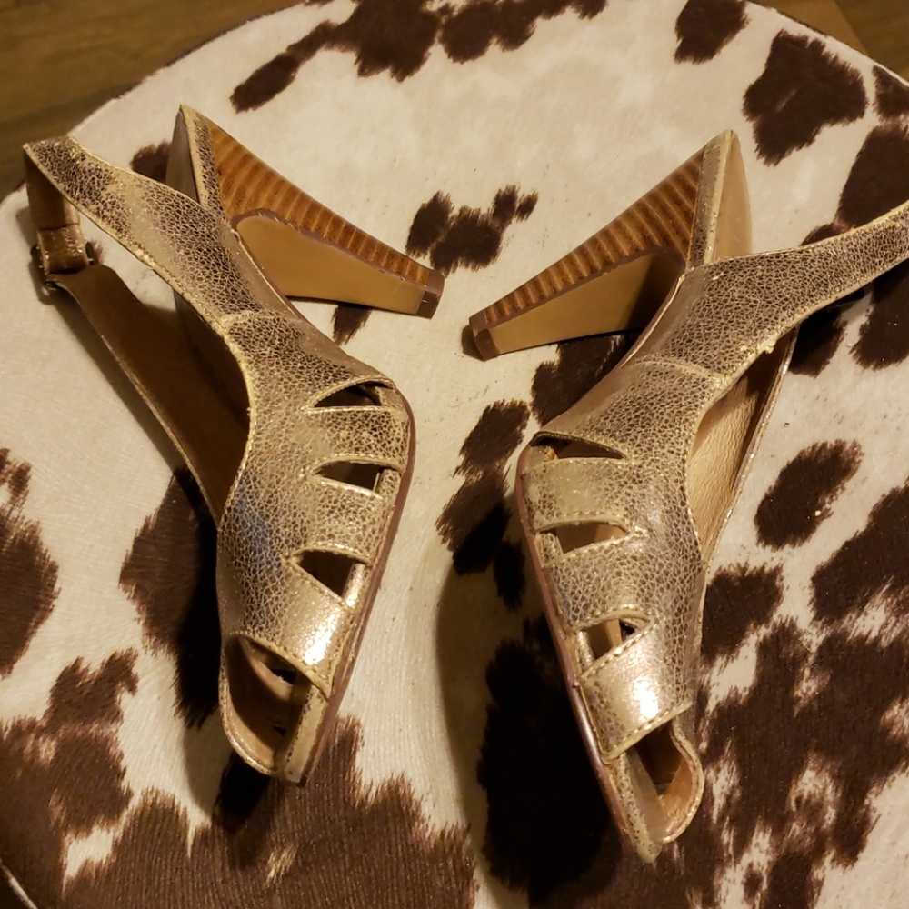 SOLD Gold nine west - Picture 2 of 3